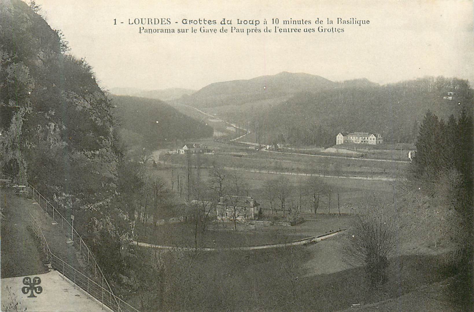 CPA 1 lourdes grottes du loup a 10 minutes de la basilique panorama sur la gave de pau