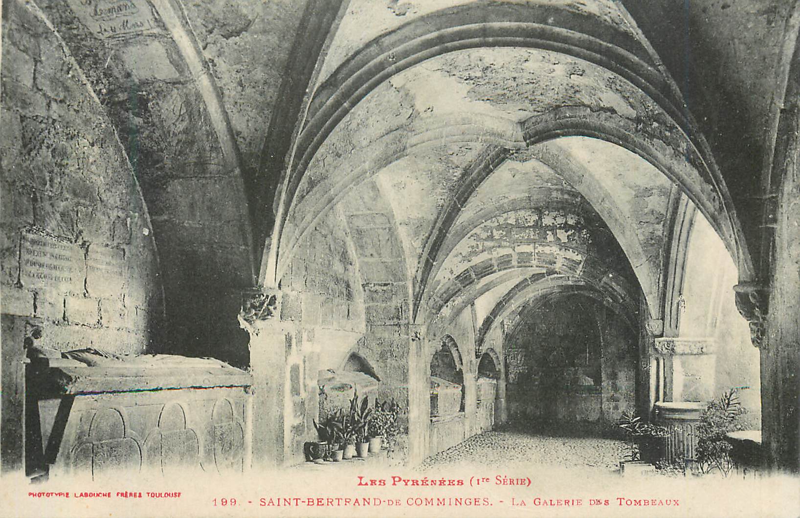 Saint-Bertand-de-Comminges — La Galerie des Tombeaux — 199, 17e série