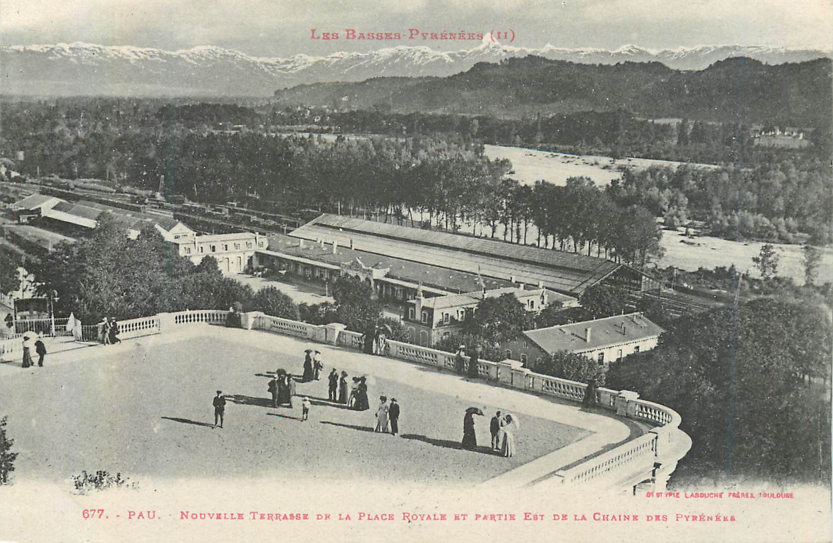 Pau - Nouvelle Terrasse de la Place Royale et partie Est de la Chaîne des Pyrénées — éditeur Stypie Lasbuche, Toulouse, n° 677