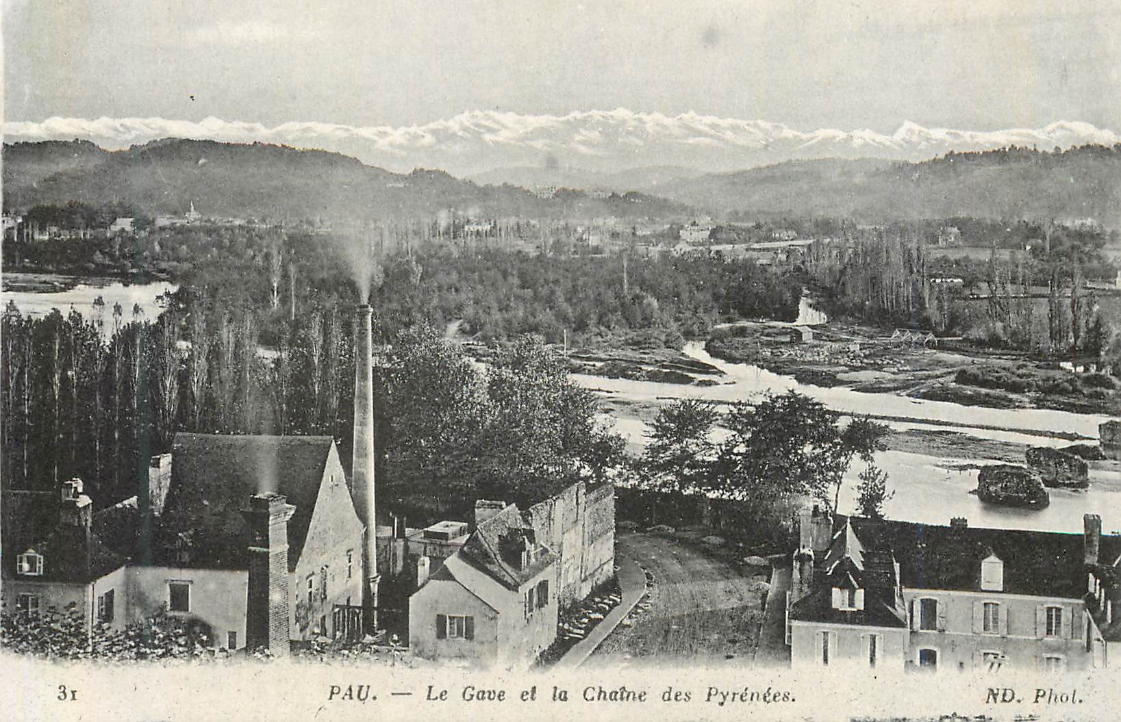 PAU — Le Gave et la Chaîne des Pyrénées — ND. Phot.