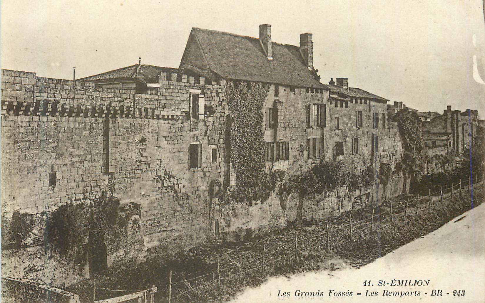 CPA 11 st emilion les grands fosses les remparts