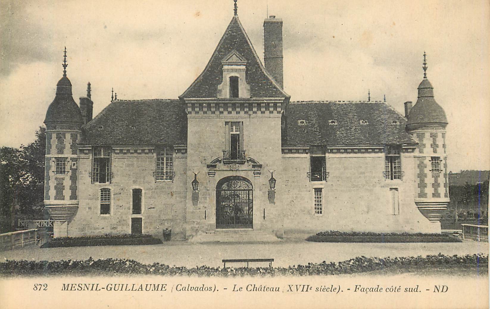 CPA 872 mesnil guillaume (calvados) le chateau xvii siecle facade cote sud