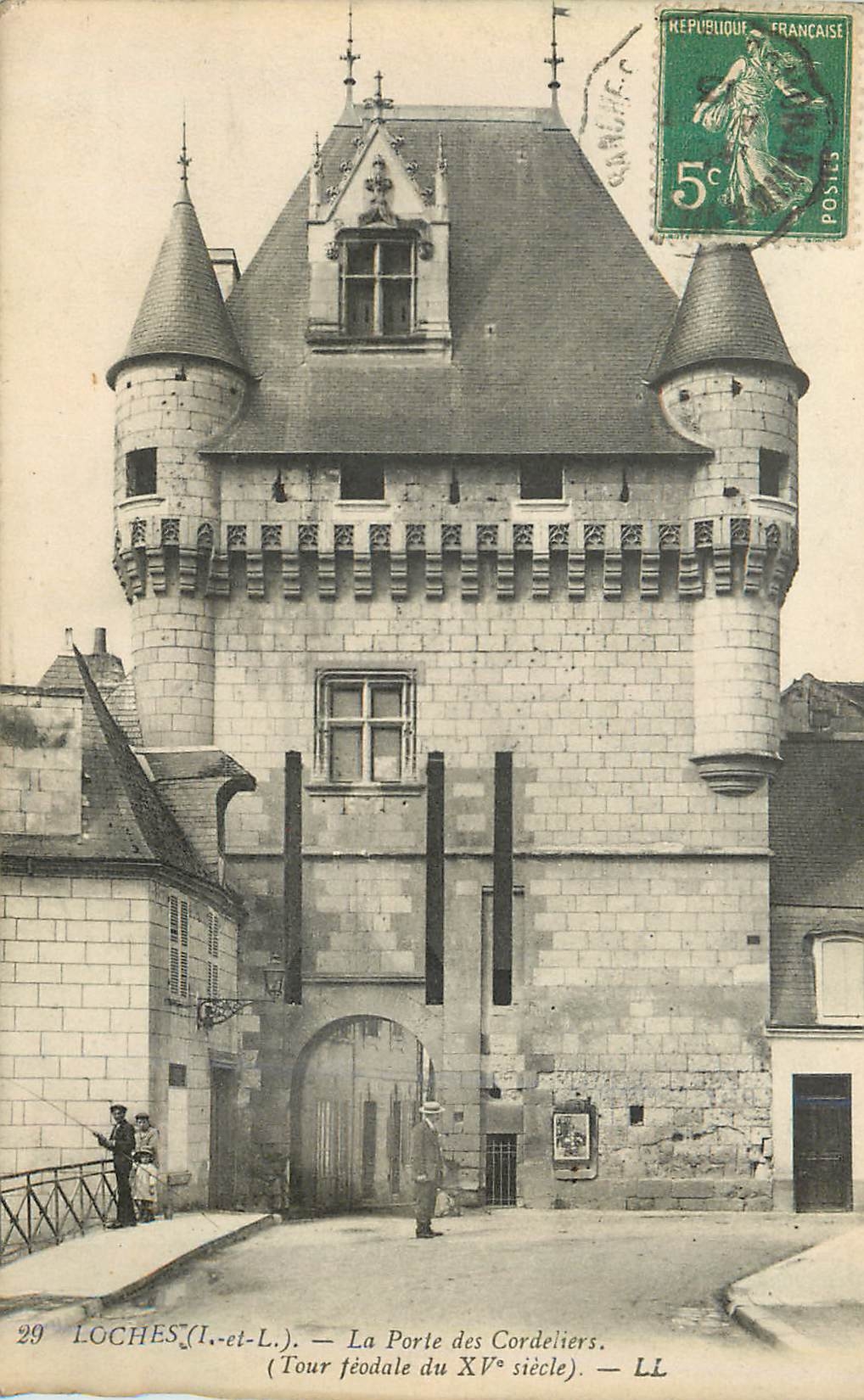 CPA 29 loches(i et l) la porte des cordeliers(tour feodale du xv siecle)