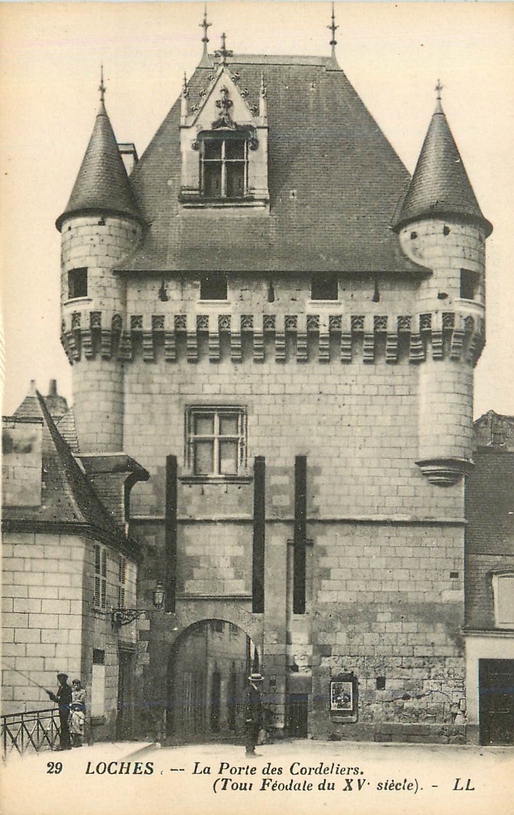 CPA 29 loches la porte des cordeliers (tour feodale du xv siecle)