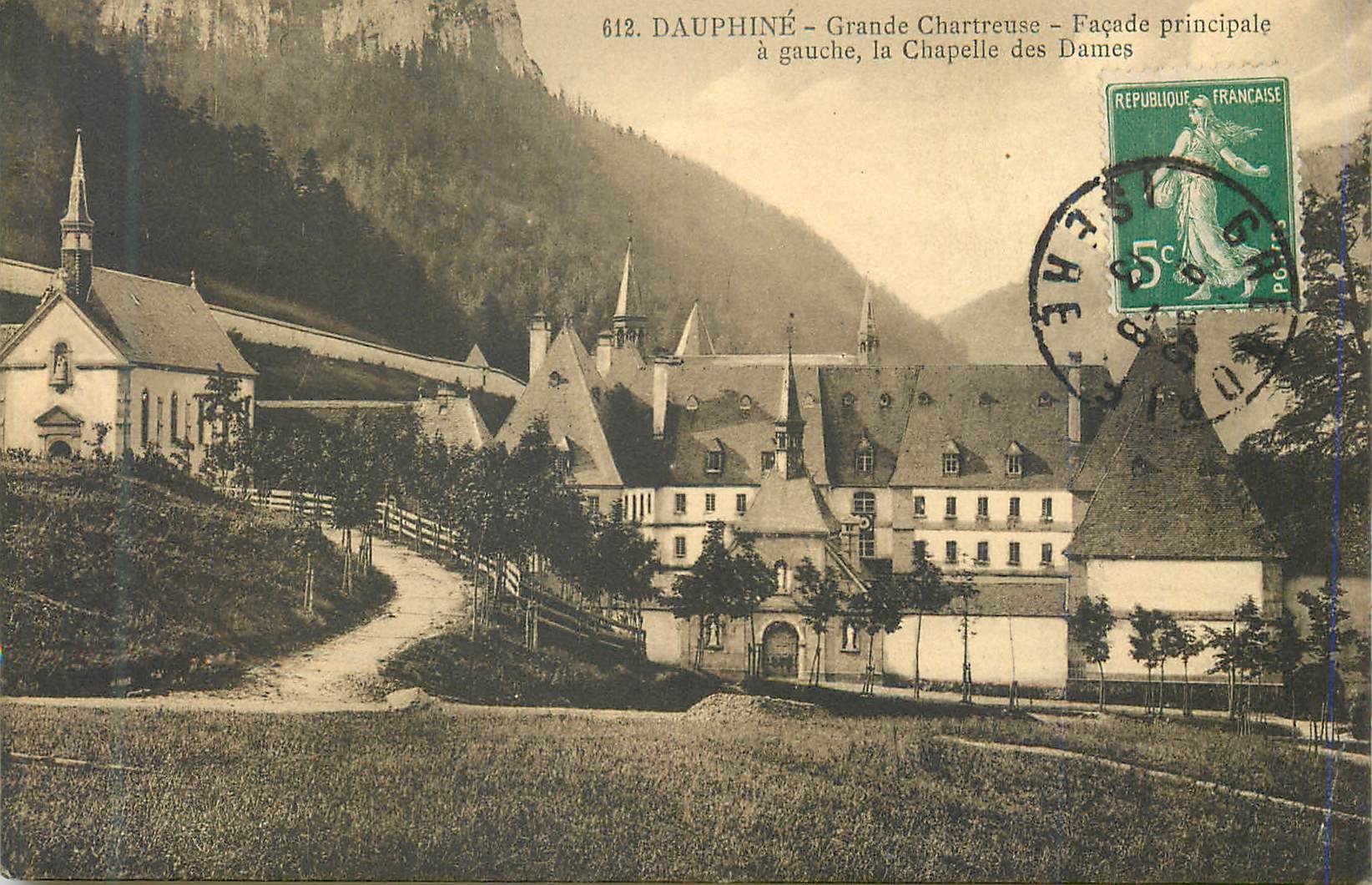 Dauphiné - Grande Chartreuse - Façade principale à gauche, la Chapelle des Dames