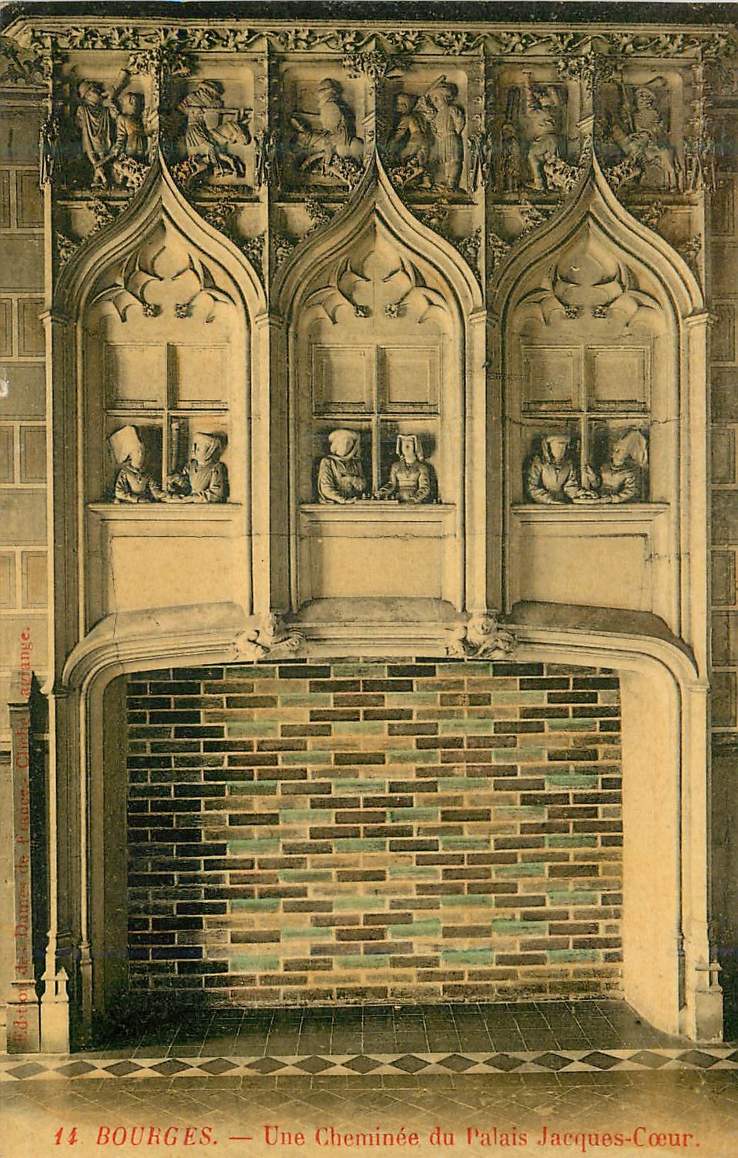 CPA 11 bourges une cheminee du palais jacques coeur