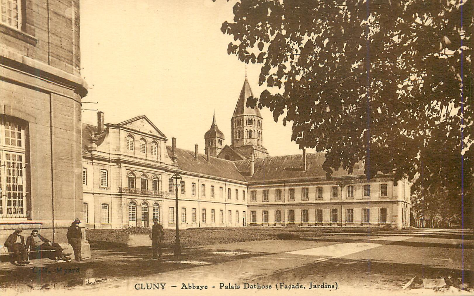 CPA Cluny abbaye palais dathose(facade jardins)