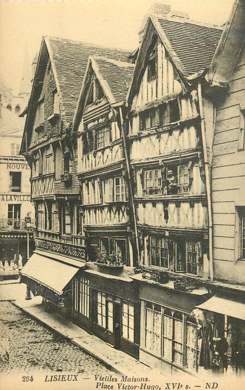 Lisieux — Vieilles Maisons. Place Victor-Hugo, XVIe s. — ND