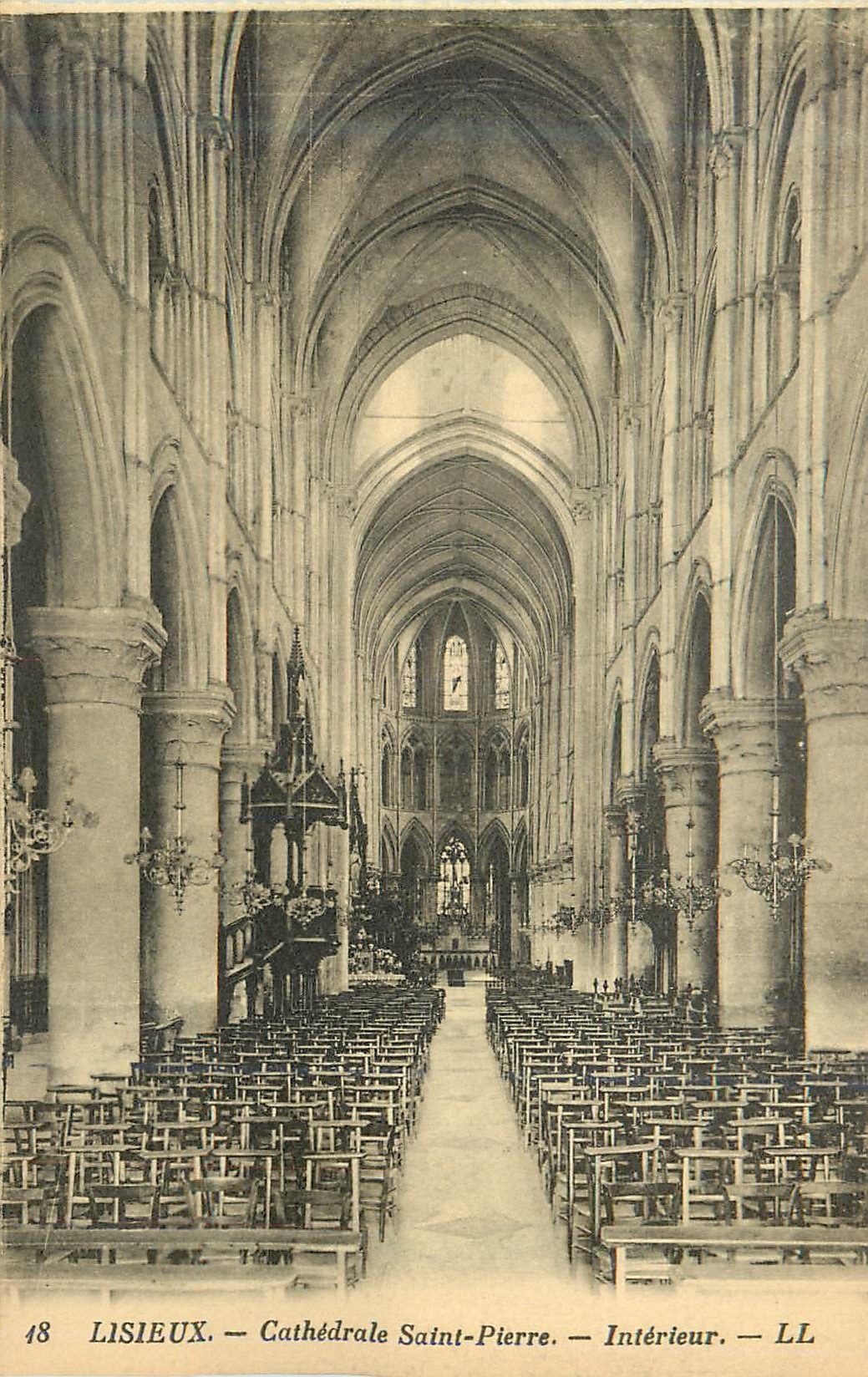 CPA 18 lisieux cathedrale saint pierre interieur