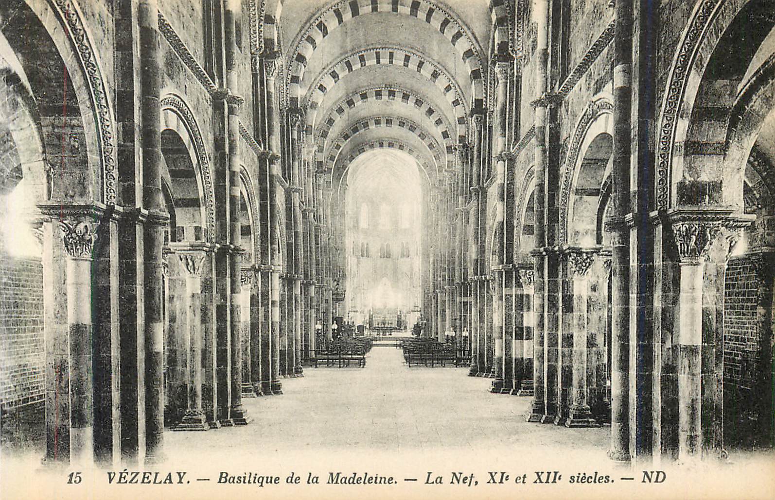 Vézelay — Basilique de la Madeleine — La Nef, XIe et XIIe siècles — ND