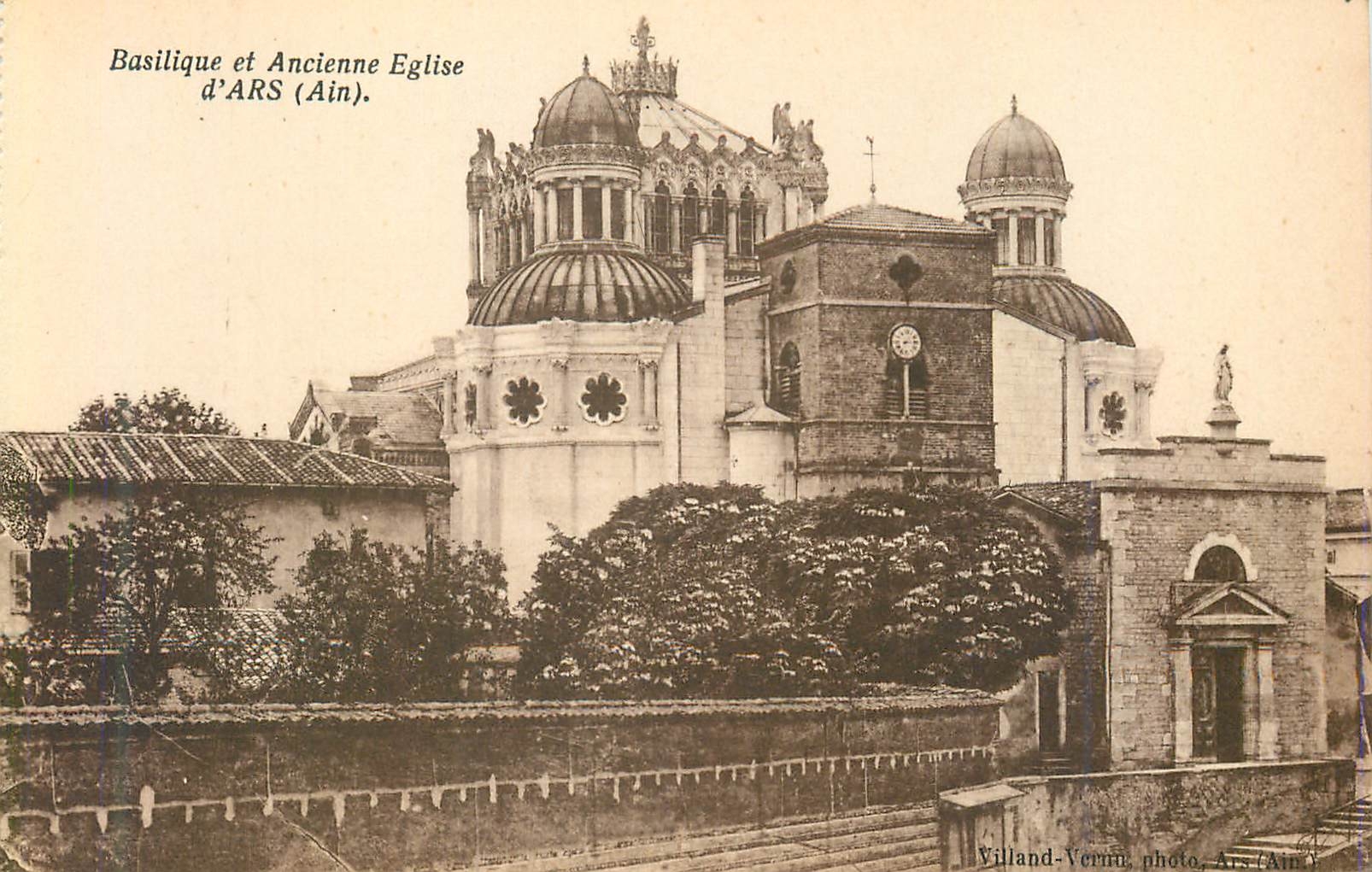 CPA Basilique et ancienne eglise d ars(ain)