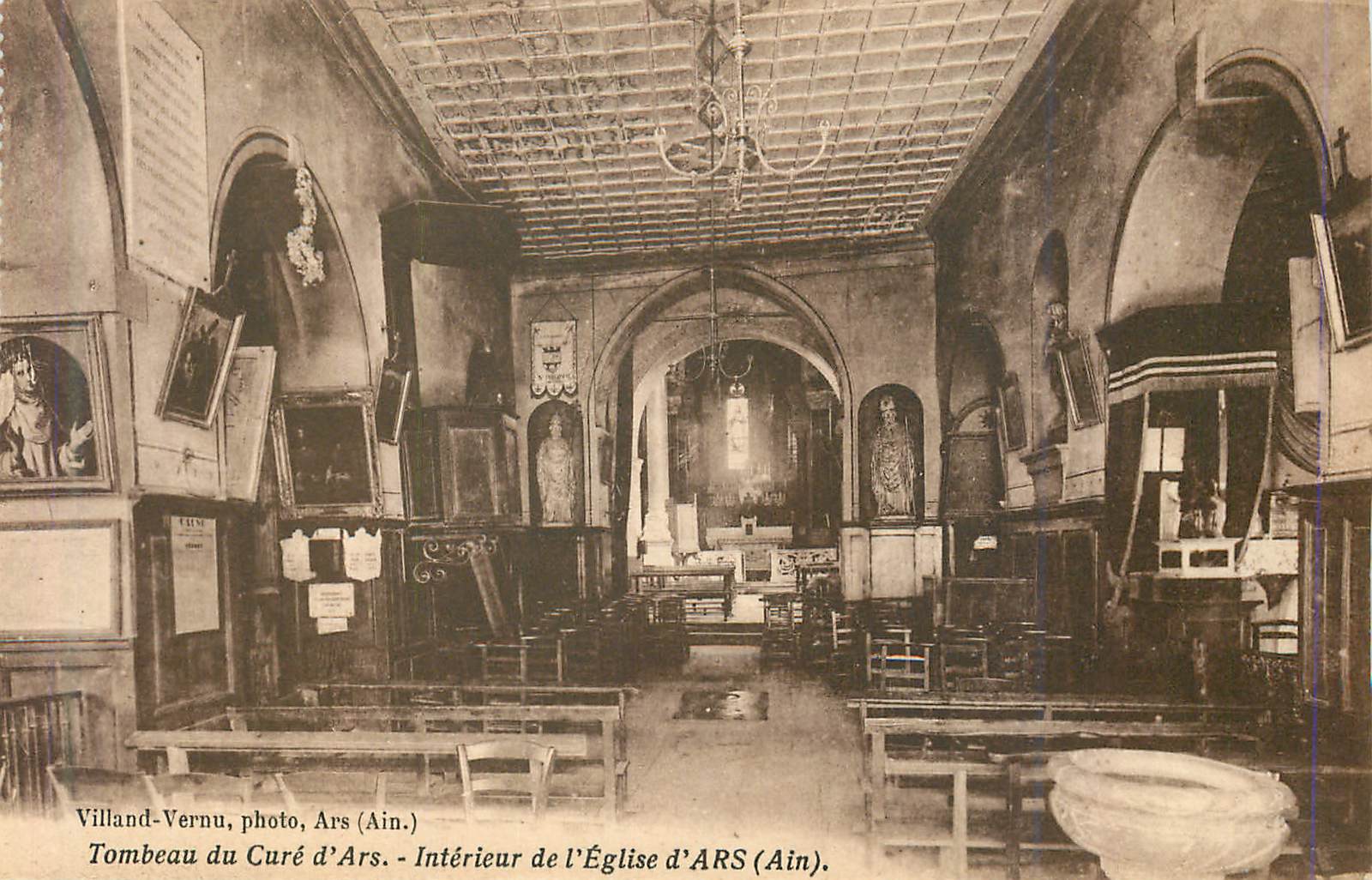 CPA Tombeau du cure d ars interieur de l eglise d ars(ain)