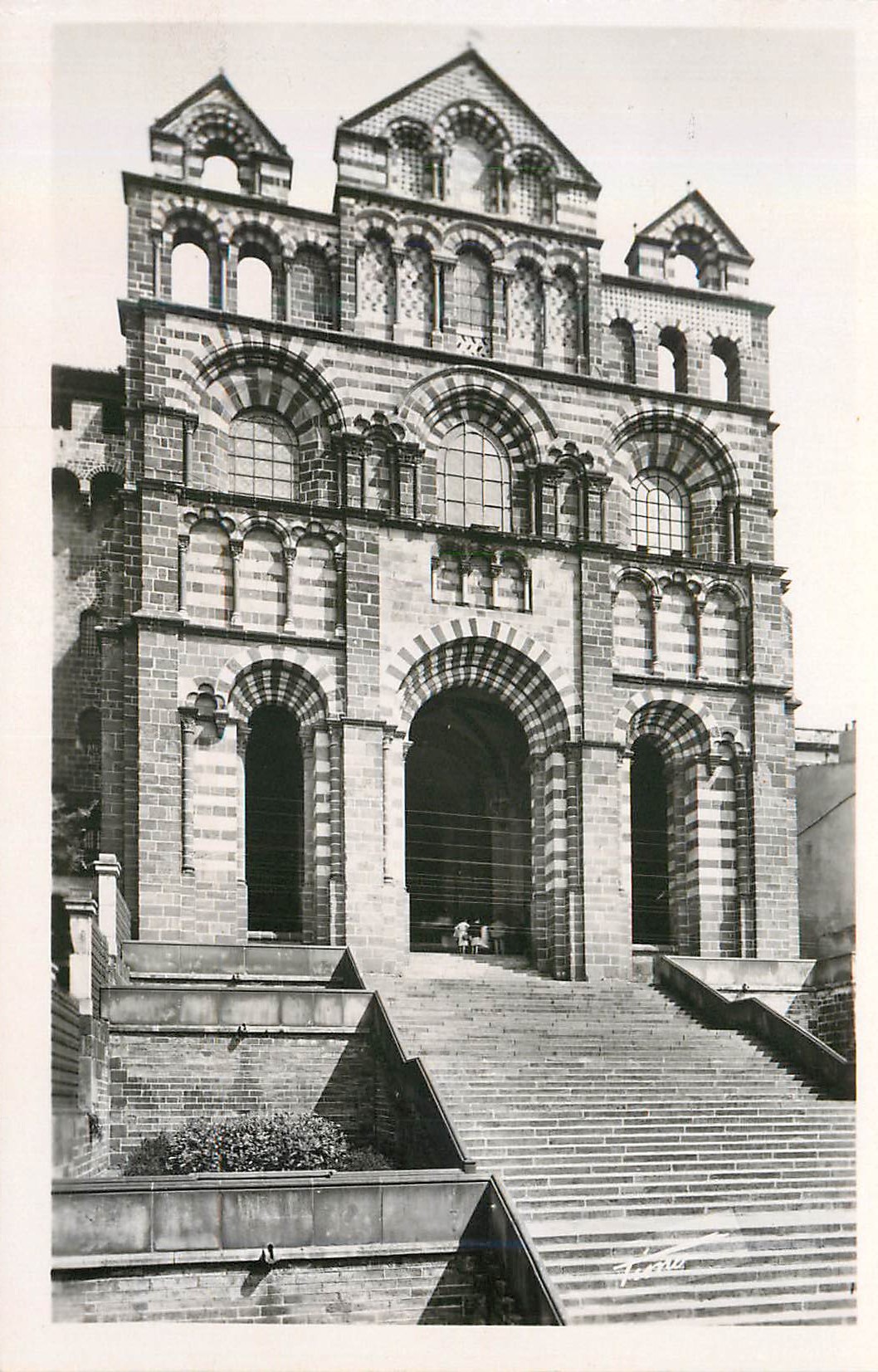 Le Puy (Haute-Loire) — Façade de la Cathédrale — Les Tirages Modernes, Paris
