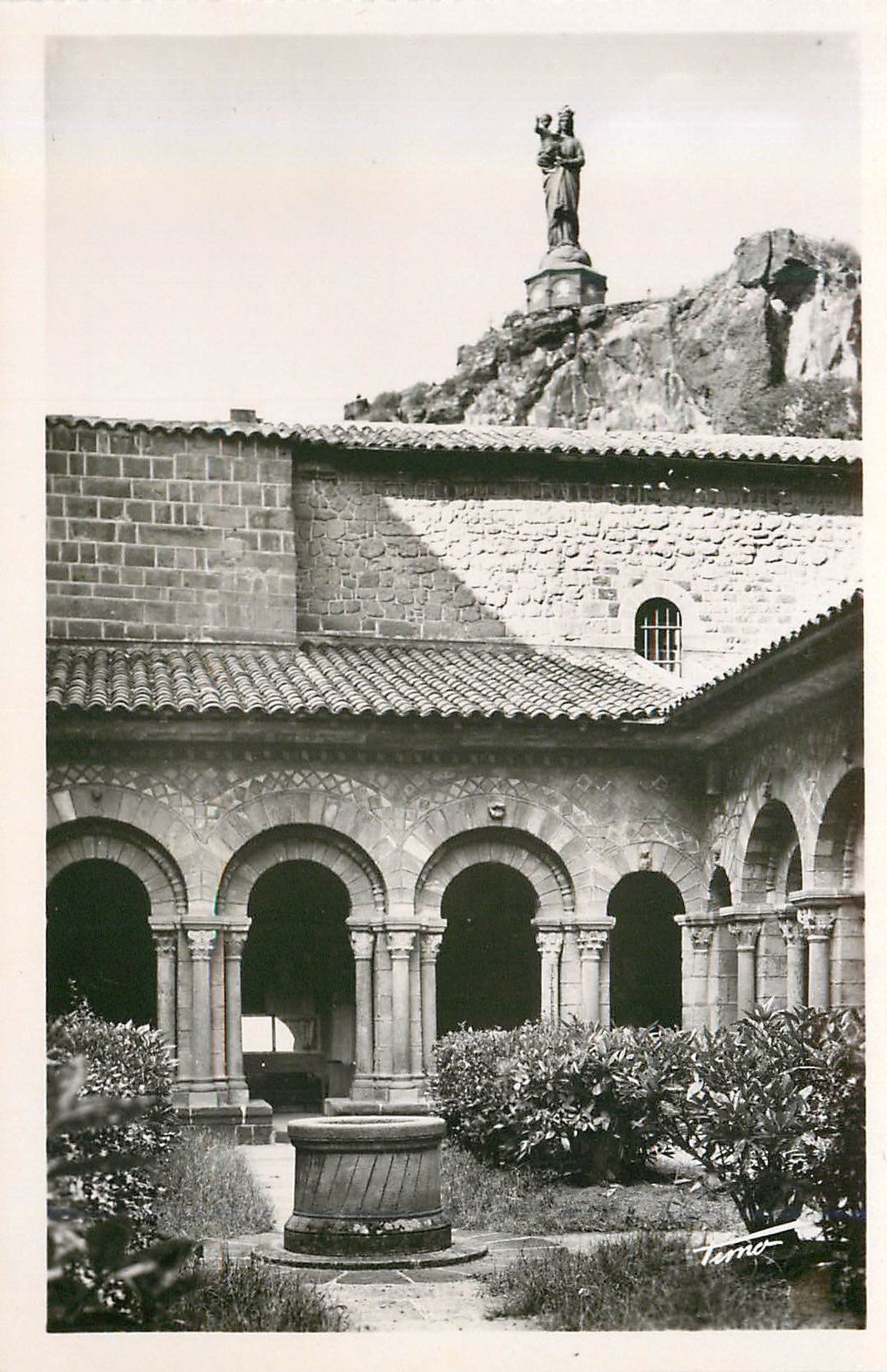 CPM 24 le puy espaly(h l) le cloitre et le rocher corneille