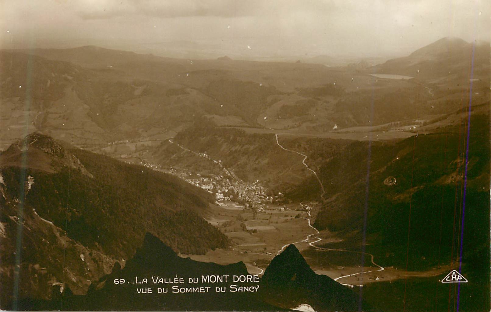 La Vallée du Mont Dore — vue du sommet du Sancy — C.A.P. n°69