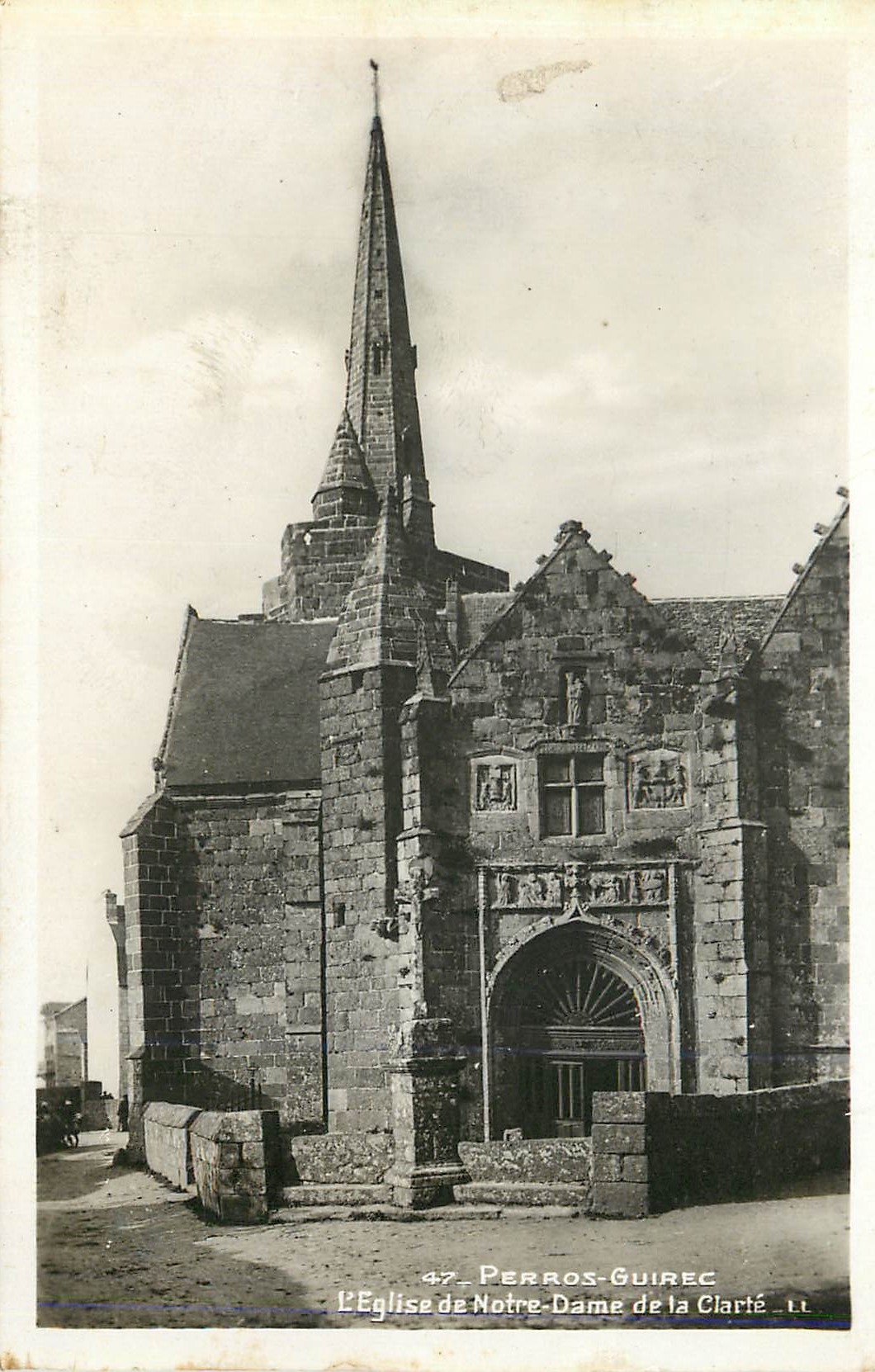 L'Église de Notre-Dame de la Clarté — Perros-Guirec — L.L. n°47