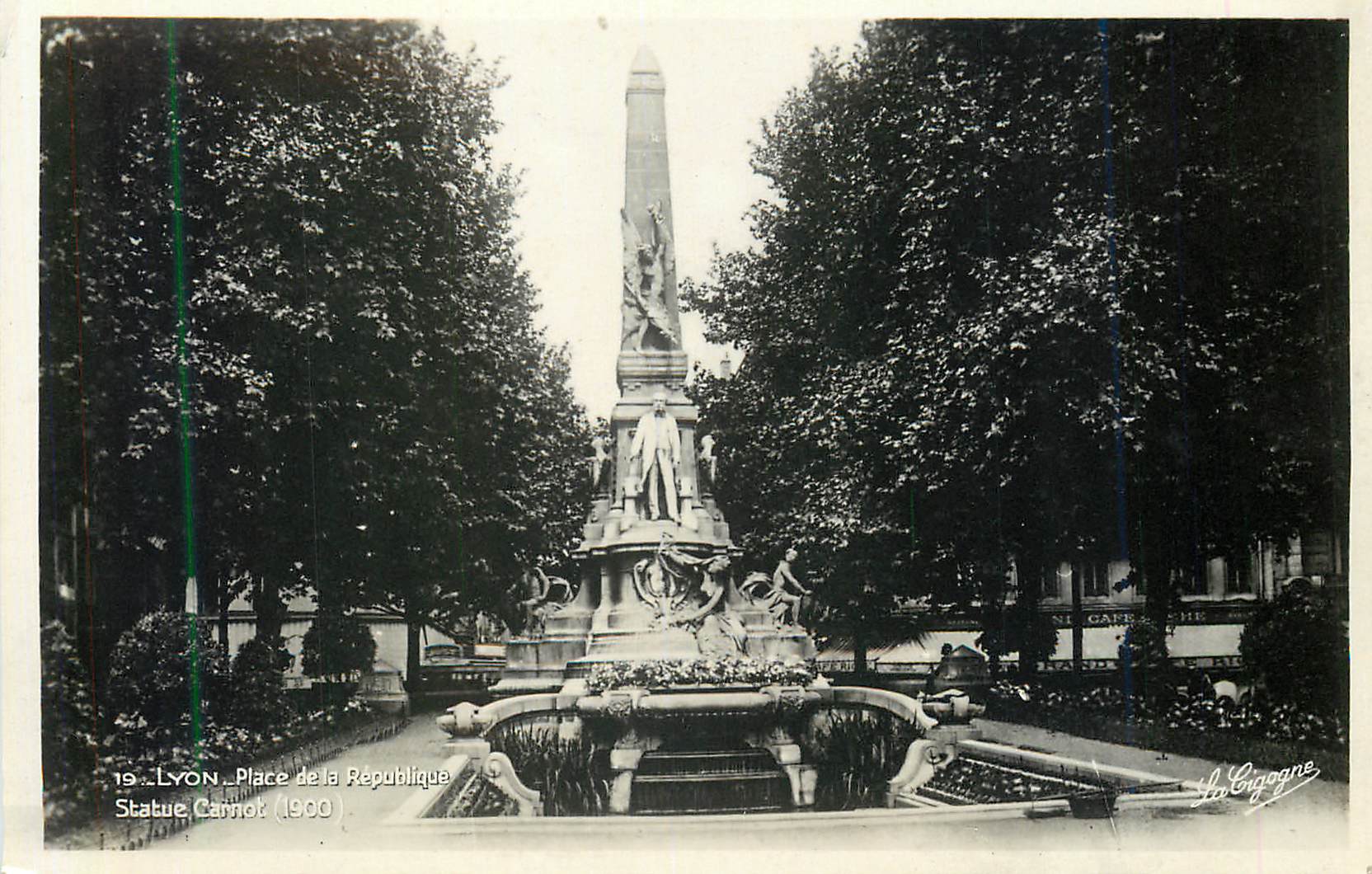 CPM 19 lyon place de la republique statue carnot 1960