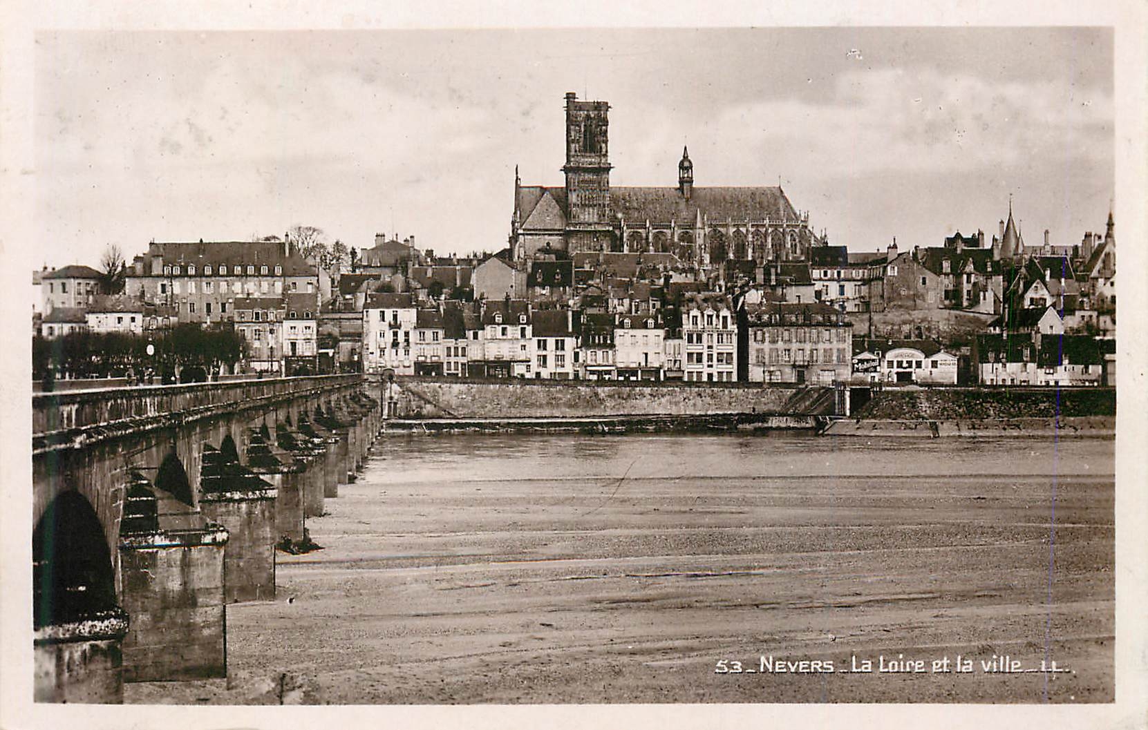 CPM 53 nevers la loire et la ville