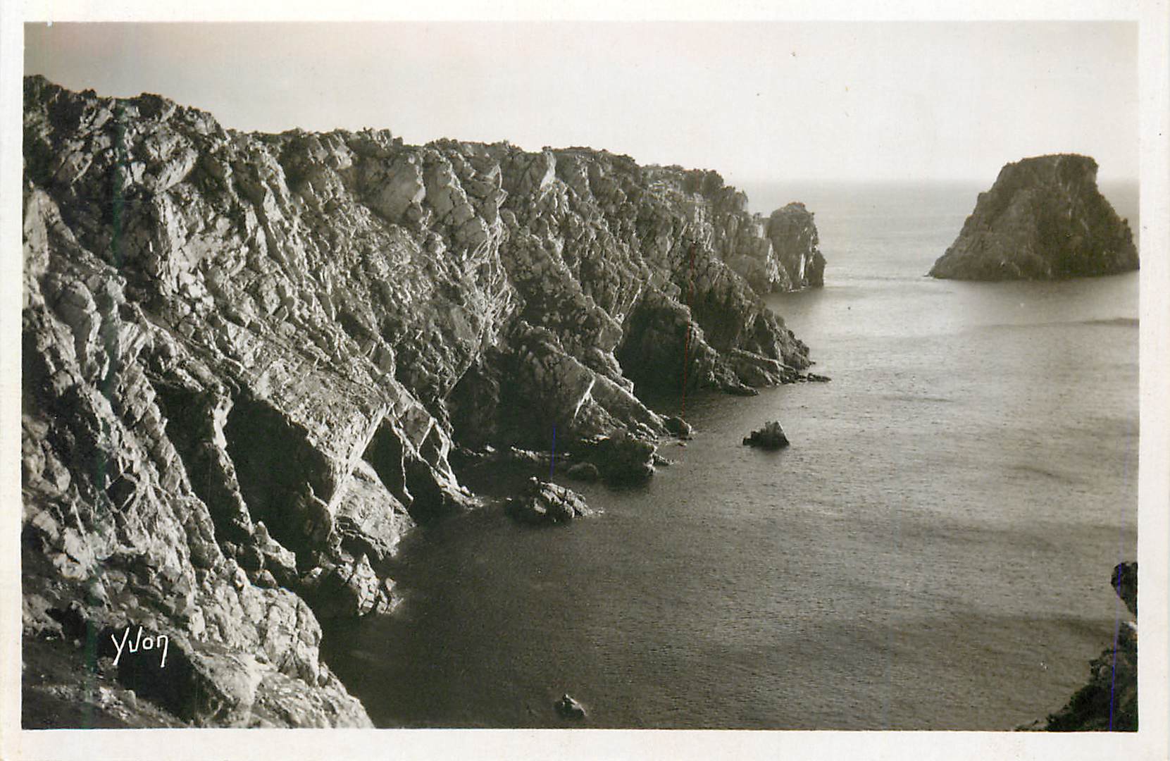 CPM La douce france 194 pointe de pen hir (finistere) les tas de pois crevasses  profondes de la pointe