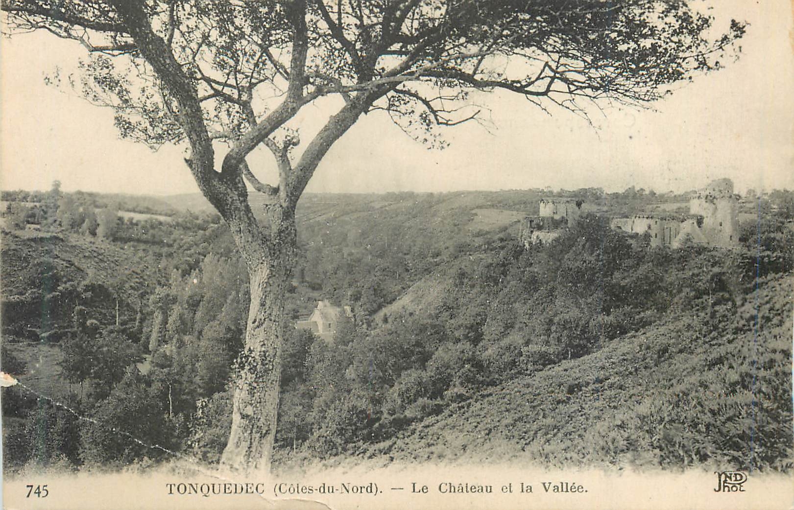 Tonquedec (Côtes-du-Nord) — Das Schloss und das Tal — JND Phot, n°745