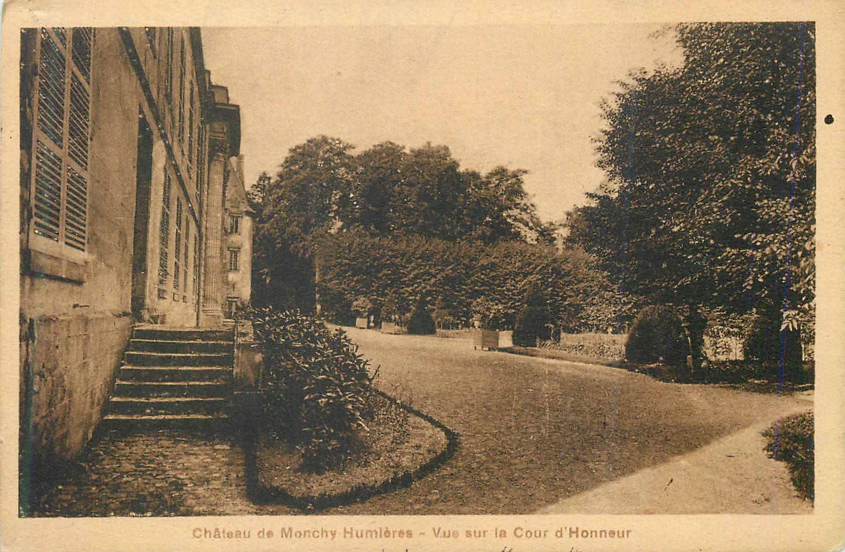 CPA Chateau de monchy humiere vue siur la cour d honneur
