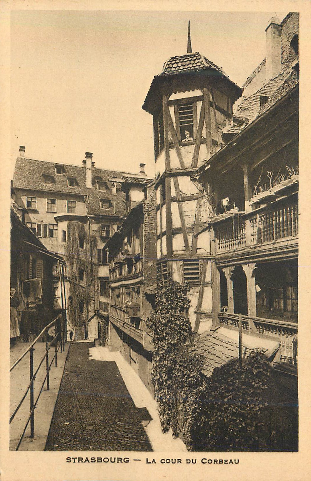 CPA Strasbourg la cour du corbeau