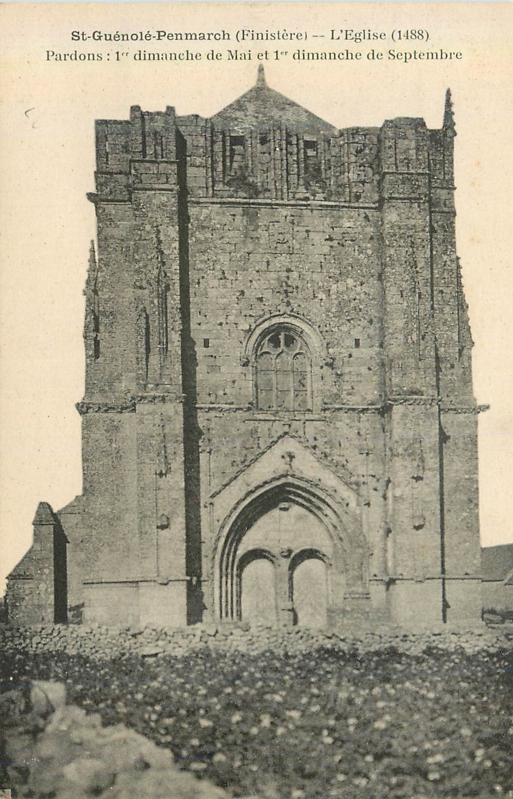 CPA St guenole penmarch (finistere) l eglise (1488)