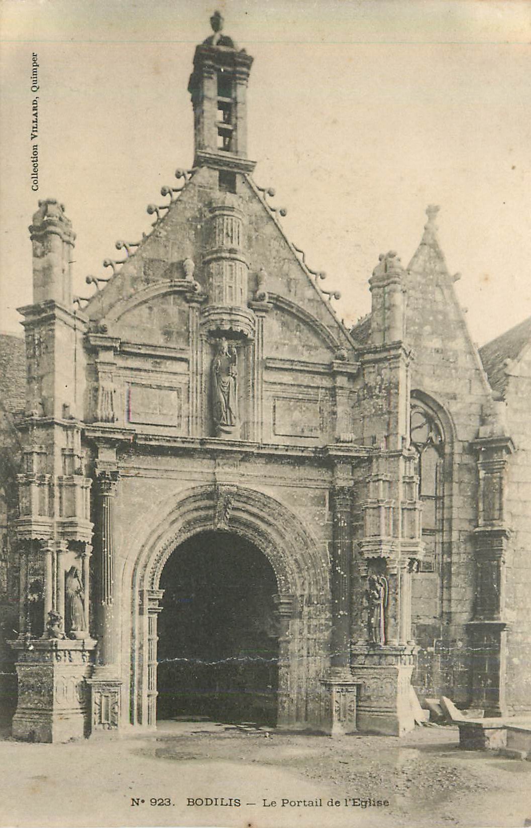 CPA N 923 bodilis le portail de l eglise