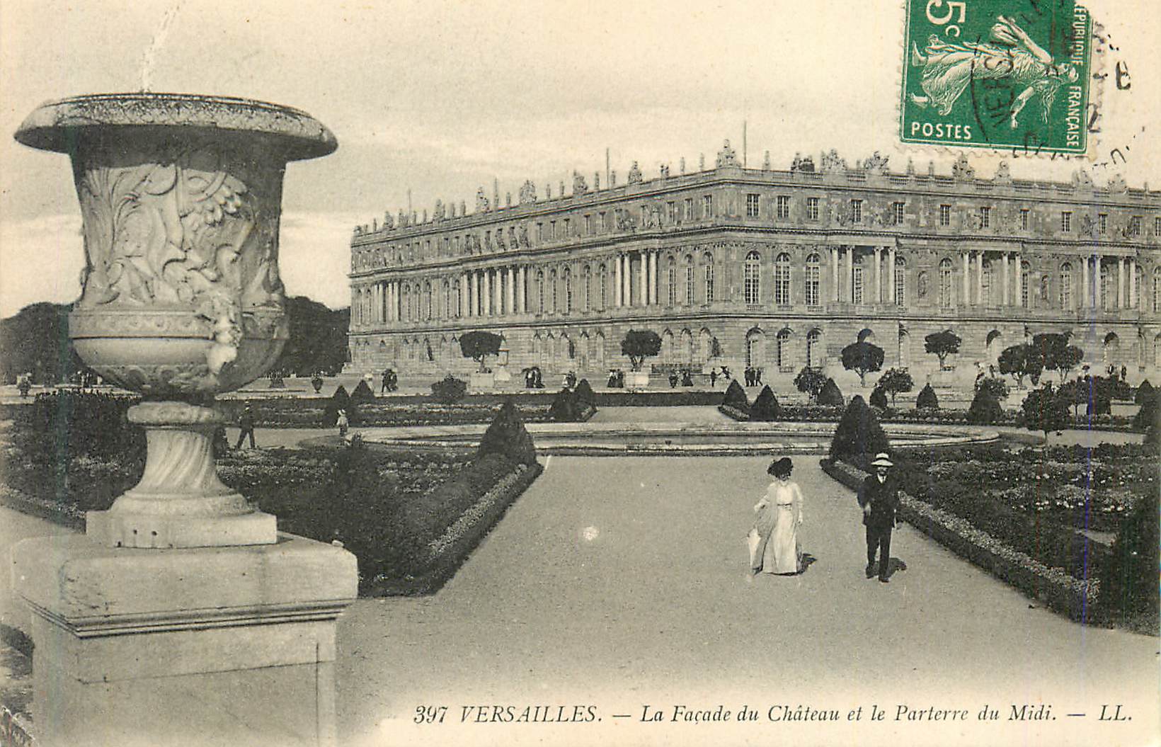 CPA 397 versailles la facade du chateau et le parterre du midi