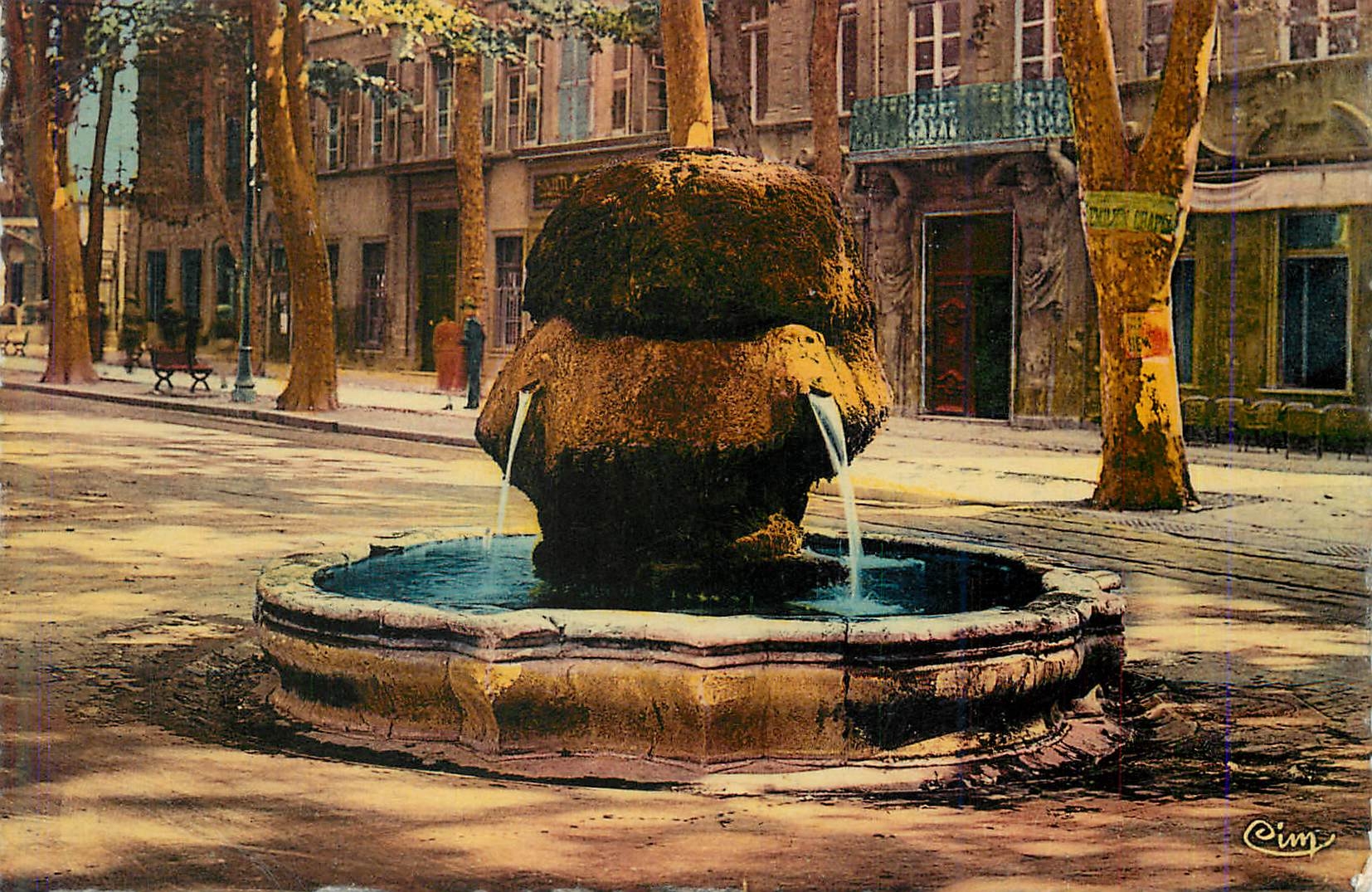 CPM Aix en provence (b du rh) fontaine d eau chaude cours mirabeau