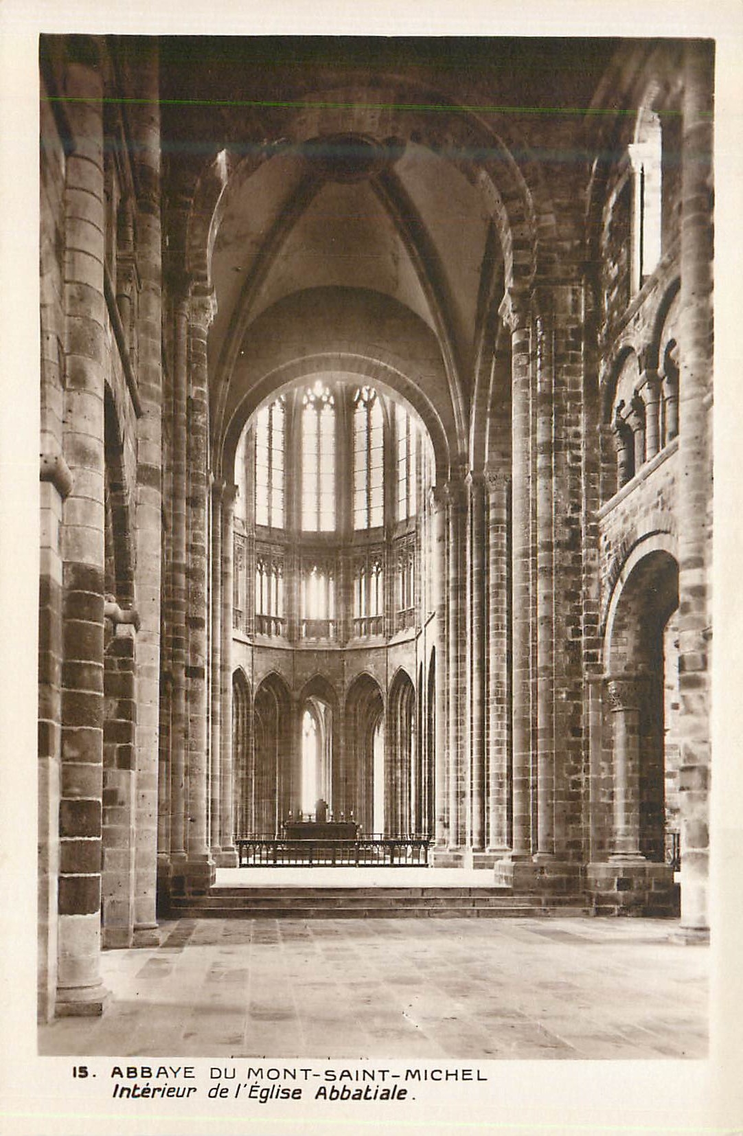 CPA 15 abbaye du mont saint michel interieur de l eglise abbatiale