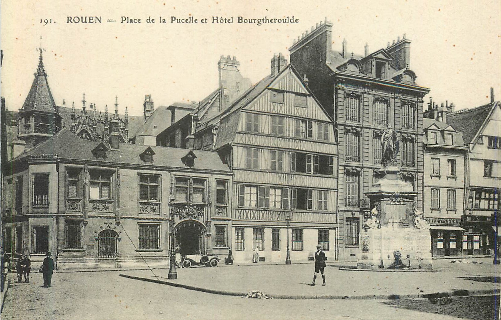 CPA 191 rouen place de la pucelle et hotel bourgtheroulde