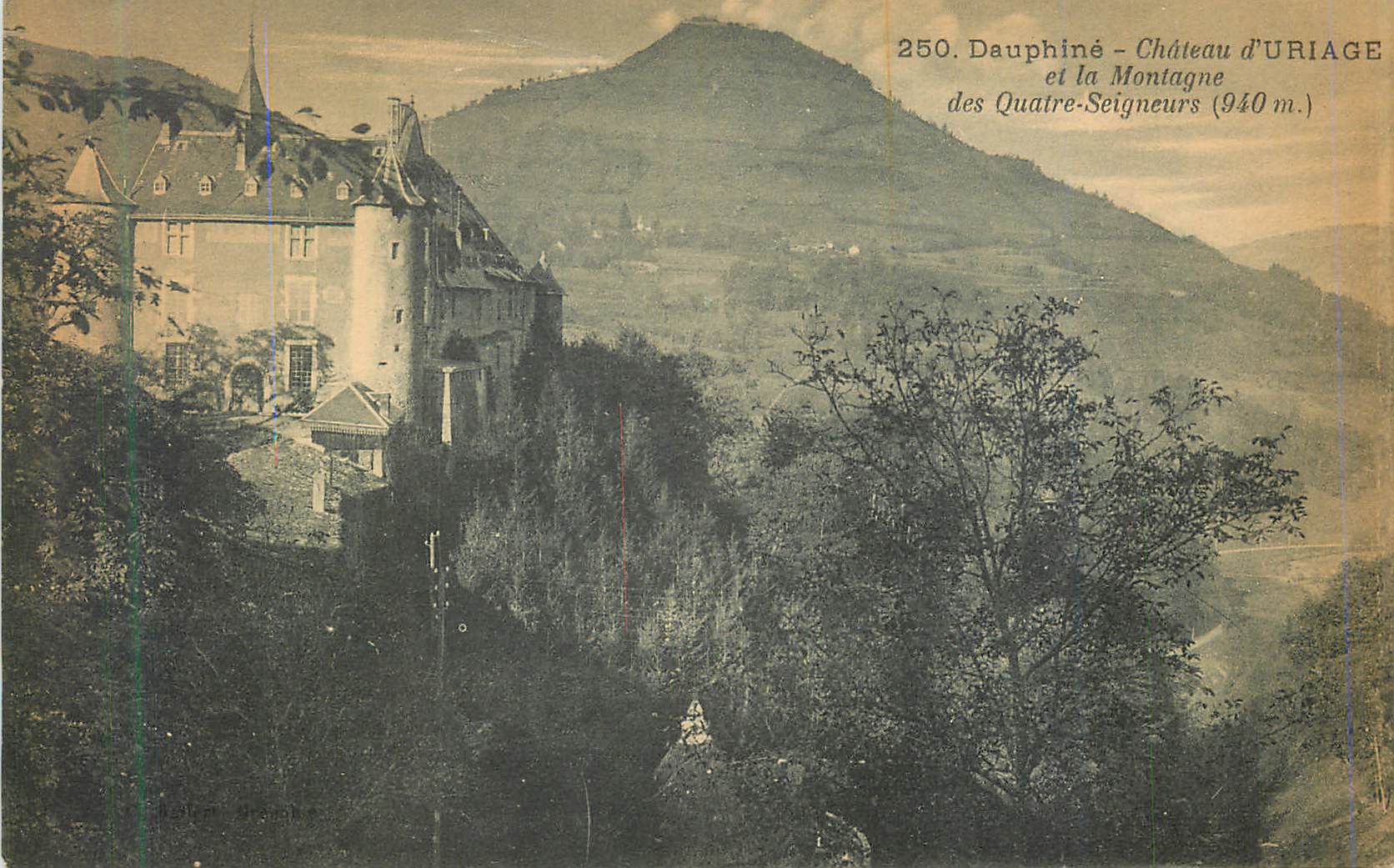 CPA 250 dauphine chateau d uriage et la montagne des quatres seigneurs (950m)