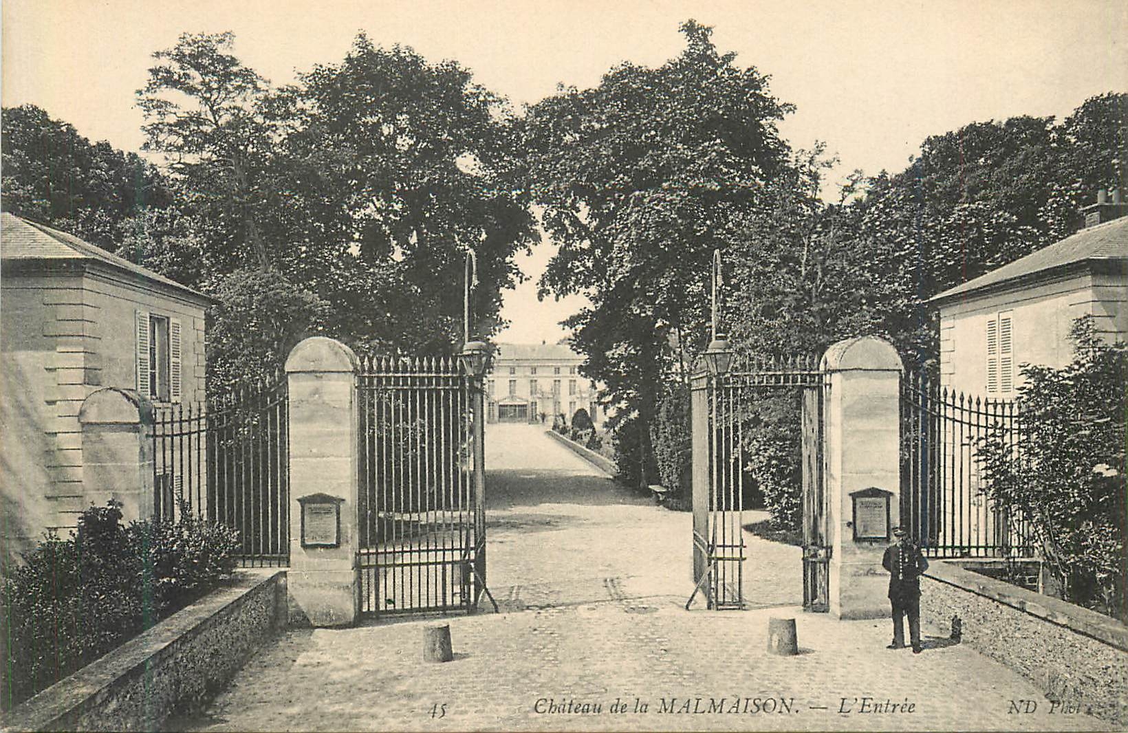 CPA 45 chateau de la malmaison l entree