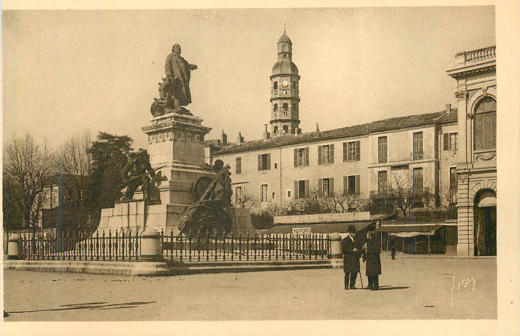 CPA La douce france cahors (lot) 8 place gambetta et tour du lycee