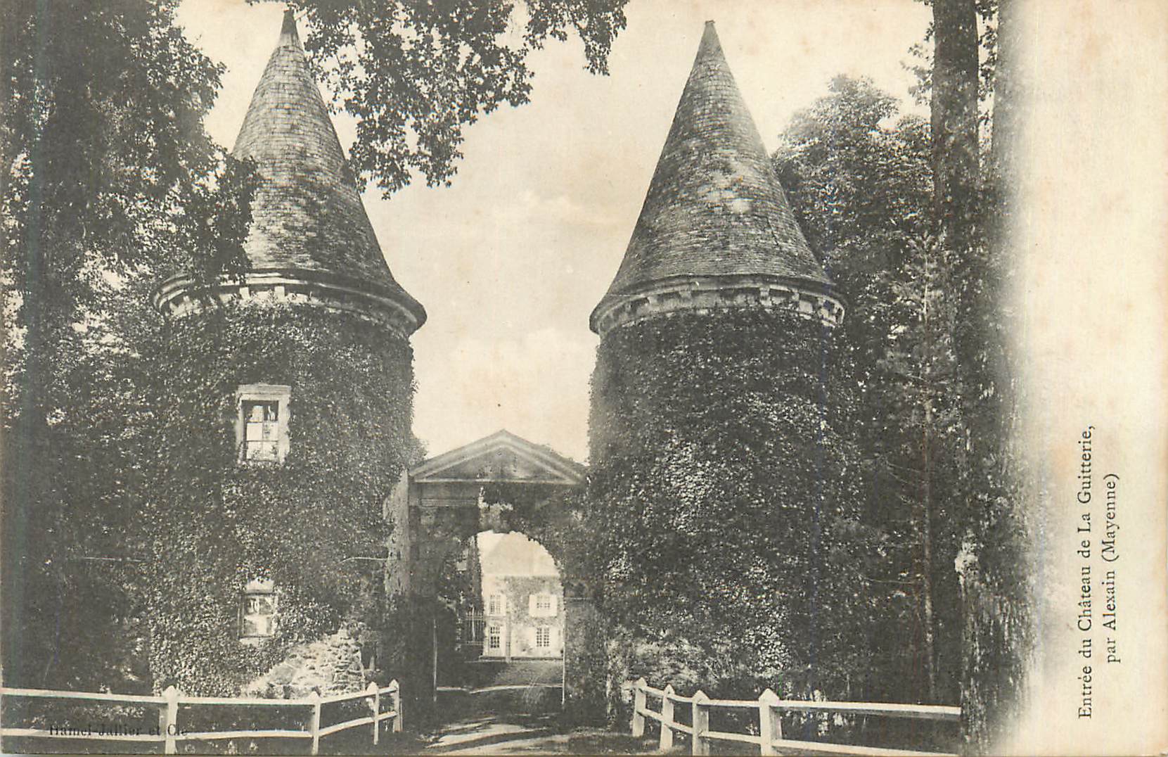 CPA Entree du chateau de la guitterie par alexain (mayenne)