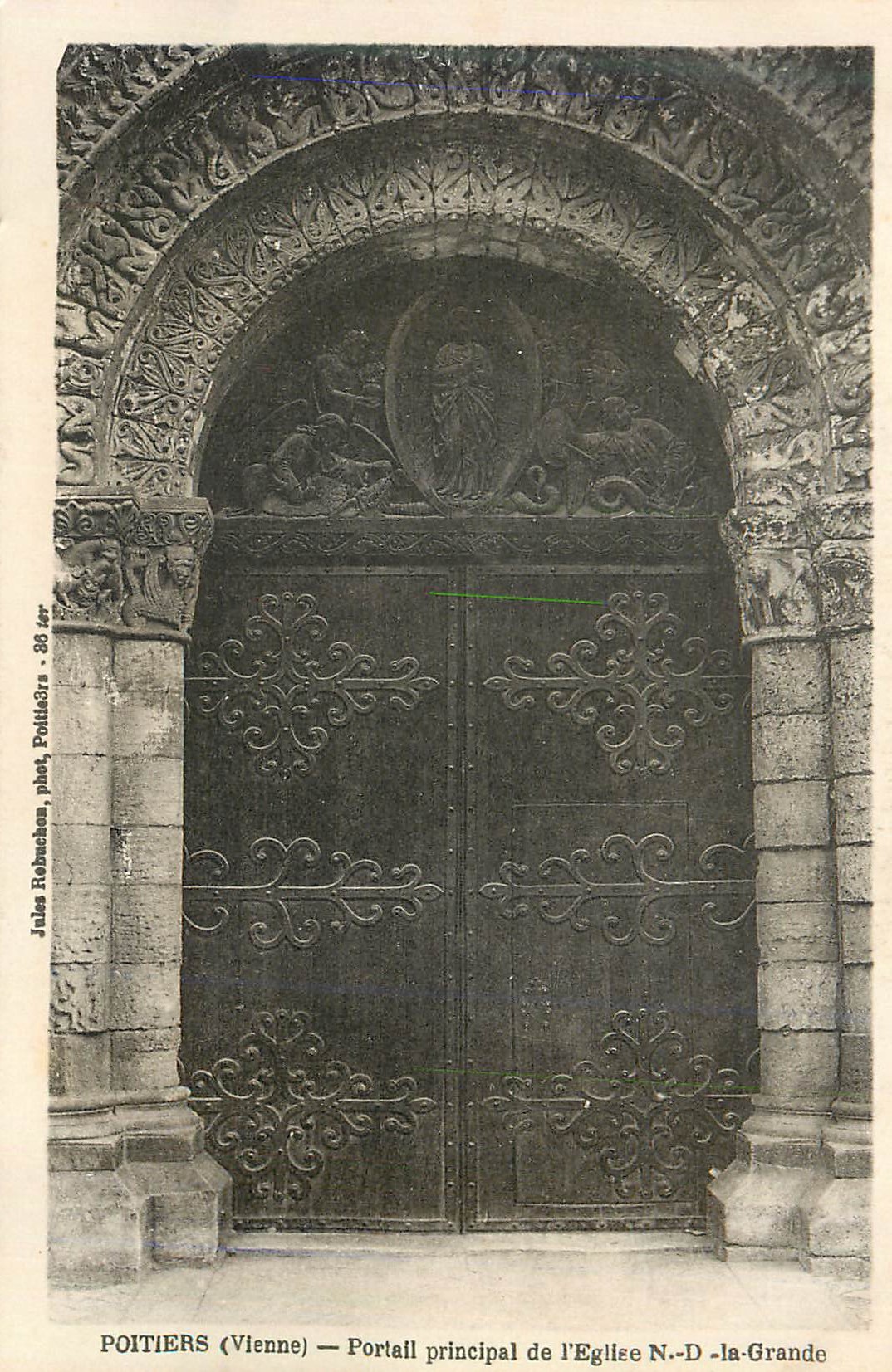 POITIERS (Vienne) — Portail principal de l'Église N.-D.-la-Grande — Jules Robechen, phot. Poitiers - 36 fr.