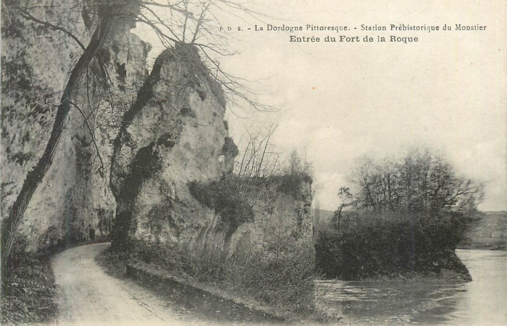 Die pittoreske Dordogne — prähistorische Station Moustier — Eingang zum Fort de la Roque