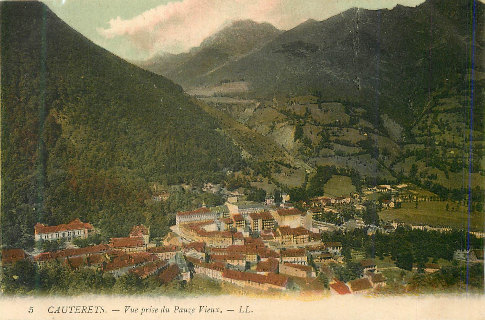 CPA 5 cauterets vue prise du parc vieux