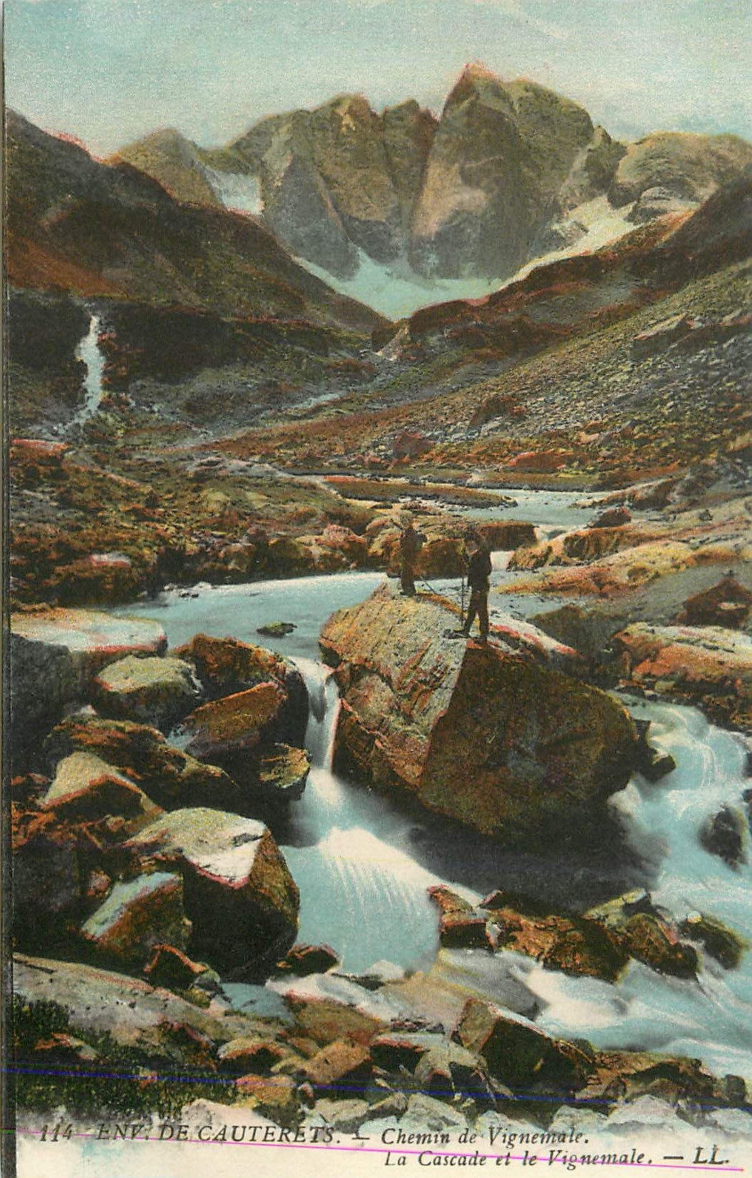 CPA 114 env de cauterets chemins de vignemale la cascade et le vignemale