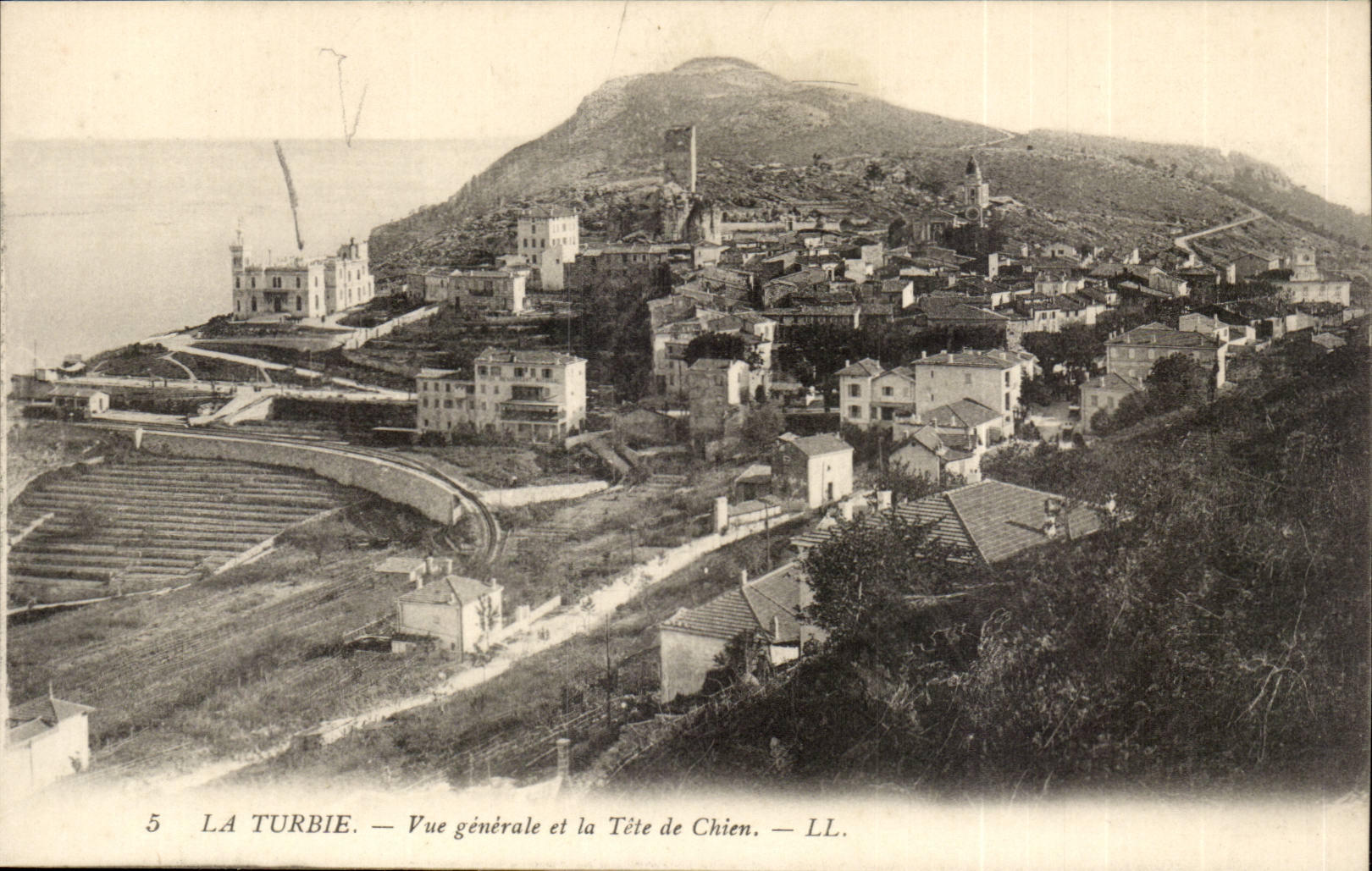 La Turbie — Vista general y la Cabeza del Perro — LL.