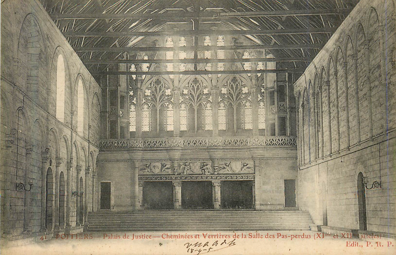 CPA Poitiers Palais de Justice Cheminee et Verrieres de la Salle des Pas perdus 