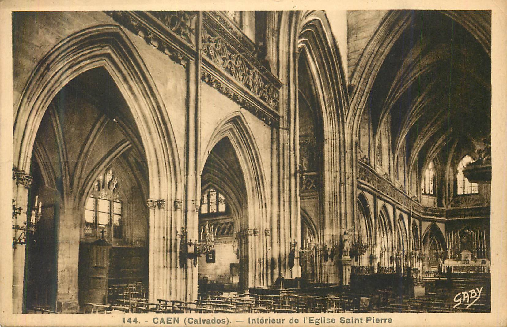 CPA Caen Calvados Interieur de l Eglise Saint Pierre 