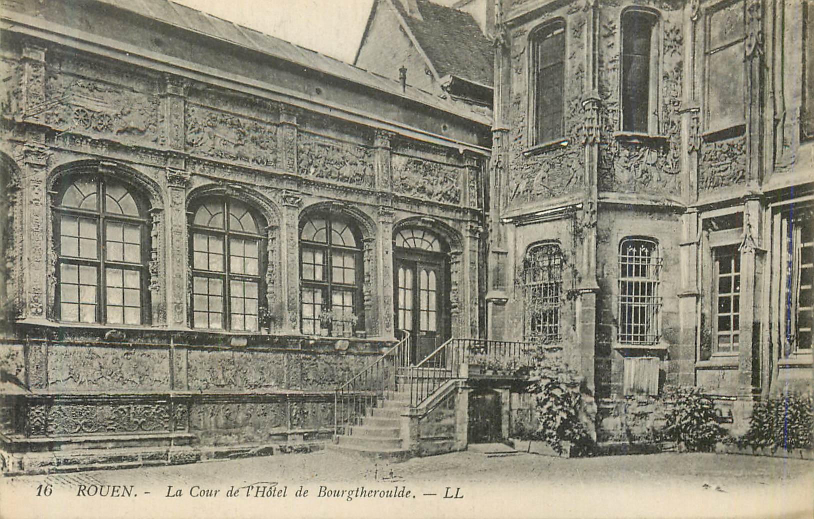 CPA Rouen La Cour de l Hotel de Bourgtheroulde 