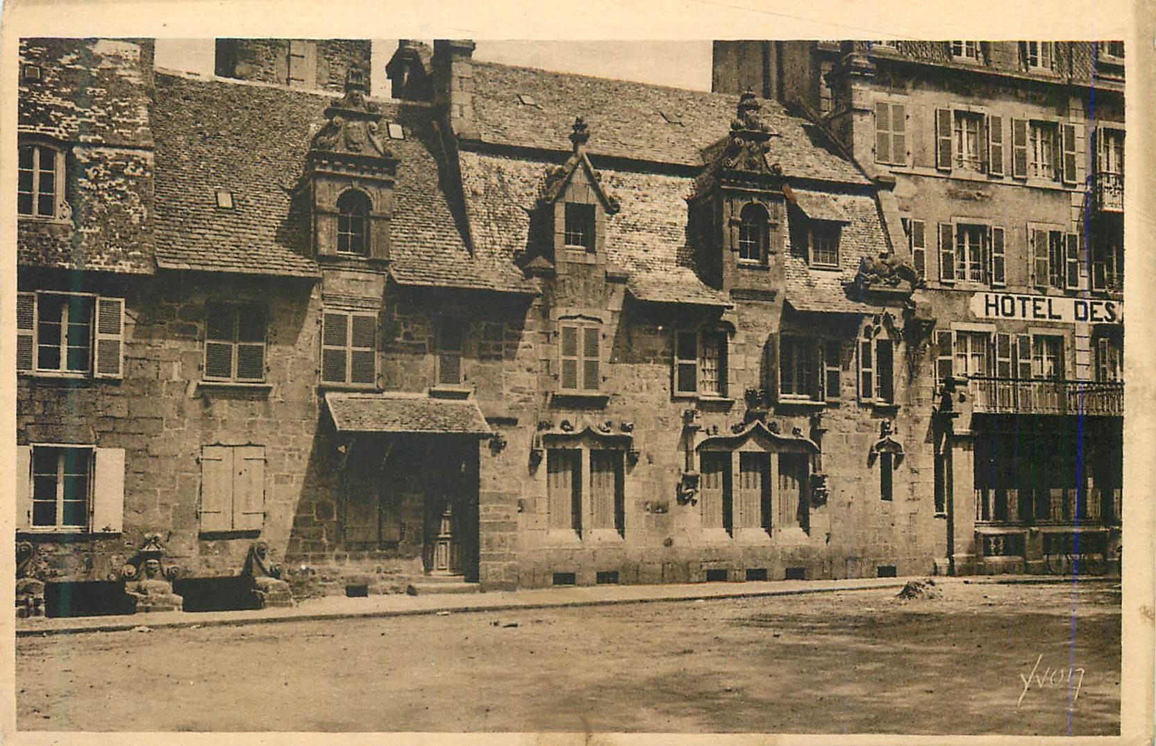 CPA Roscoff Finistere Place Michel Bouquet Vieille Maison 