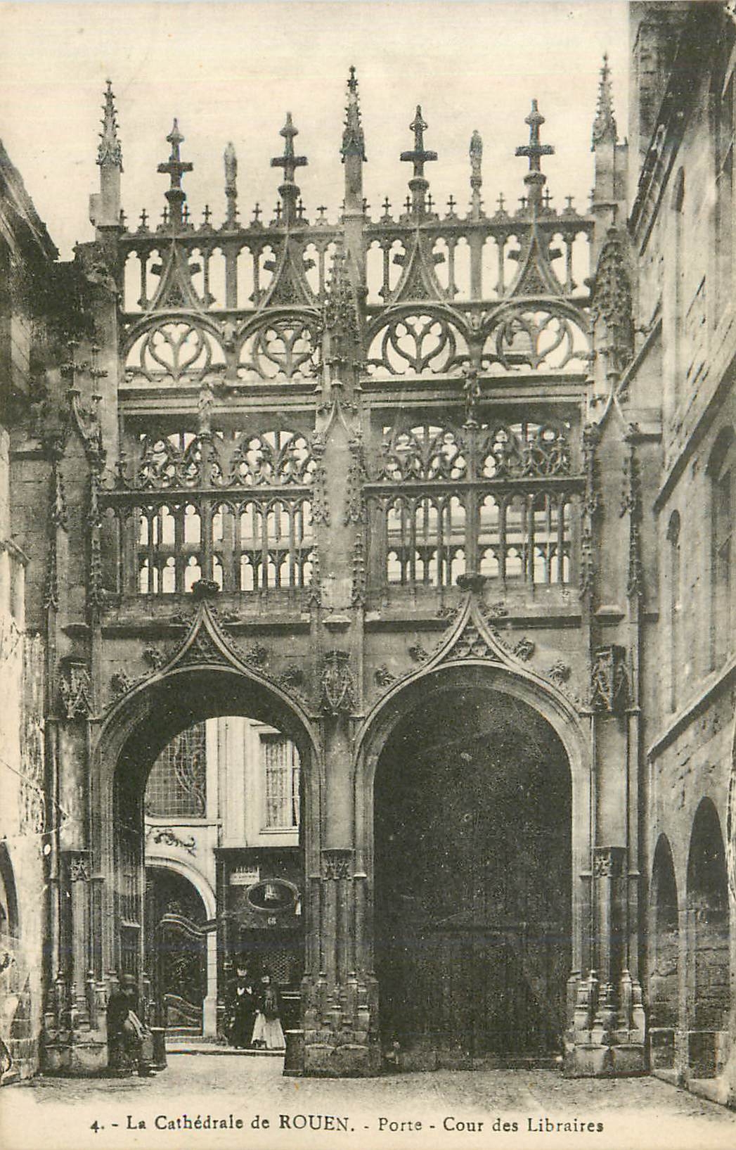 CPA La Cathedrale de Rouen Porte Cour des Libraries 