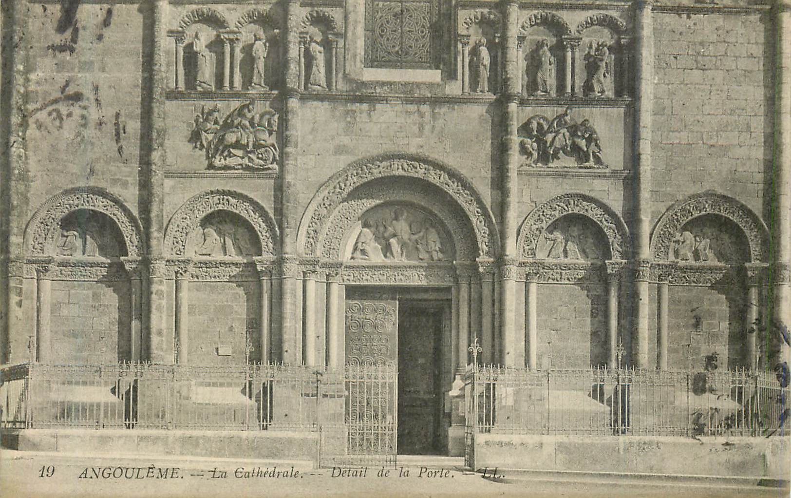 Angoulême — Die Kathedrale — Detail der Tür — LL.