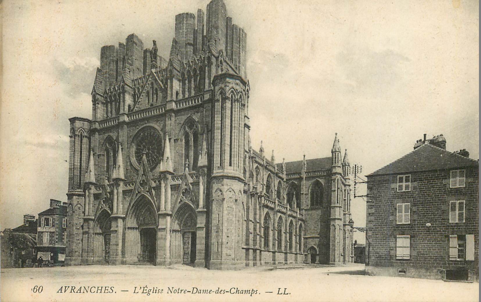 CPA Avranches L Eglise Notre Dame des Champs 