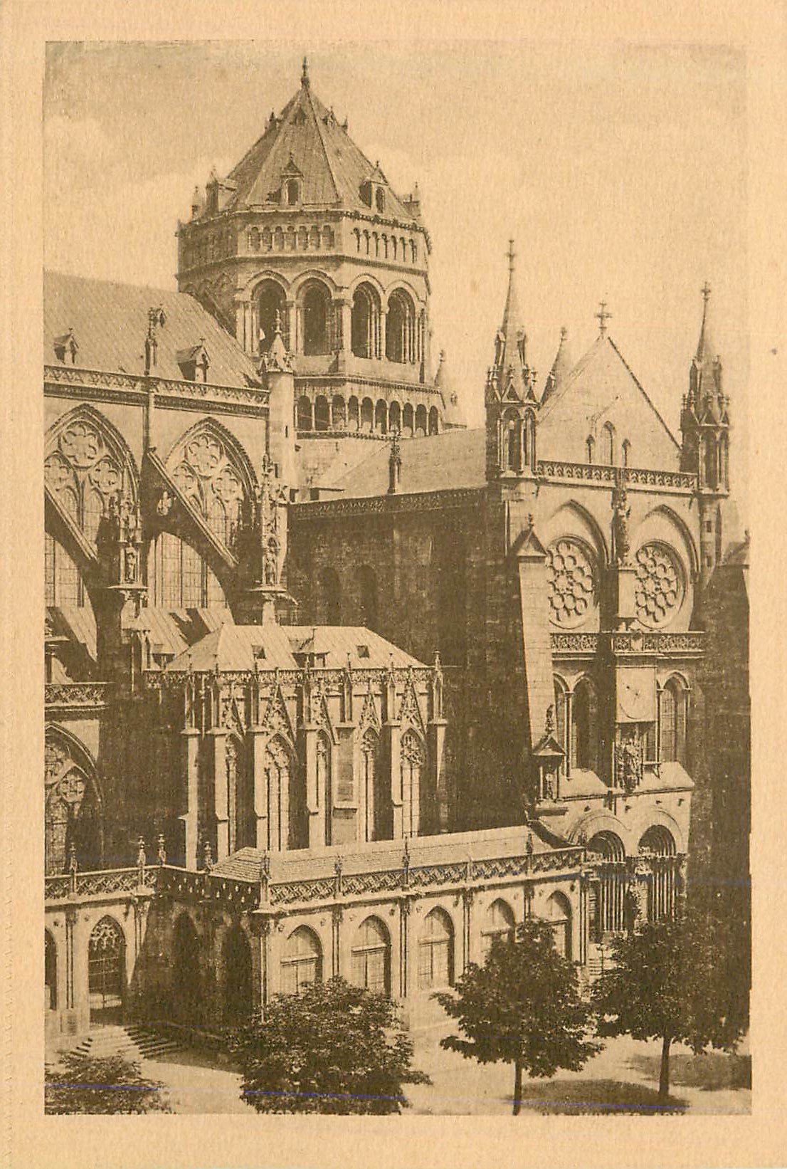 CPA Cathedrale de Strasbourg Cote roman Romanischer Teil 