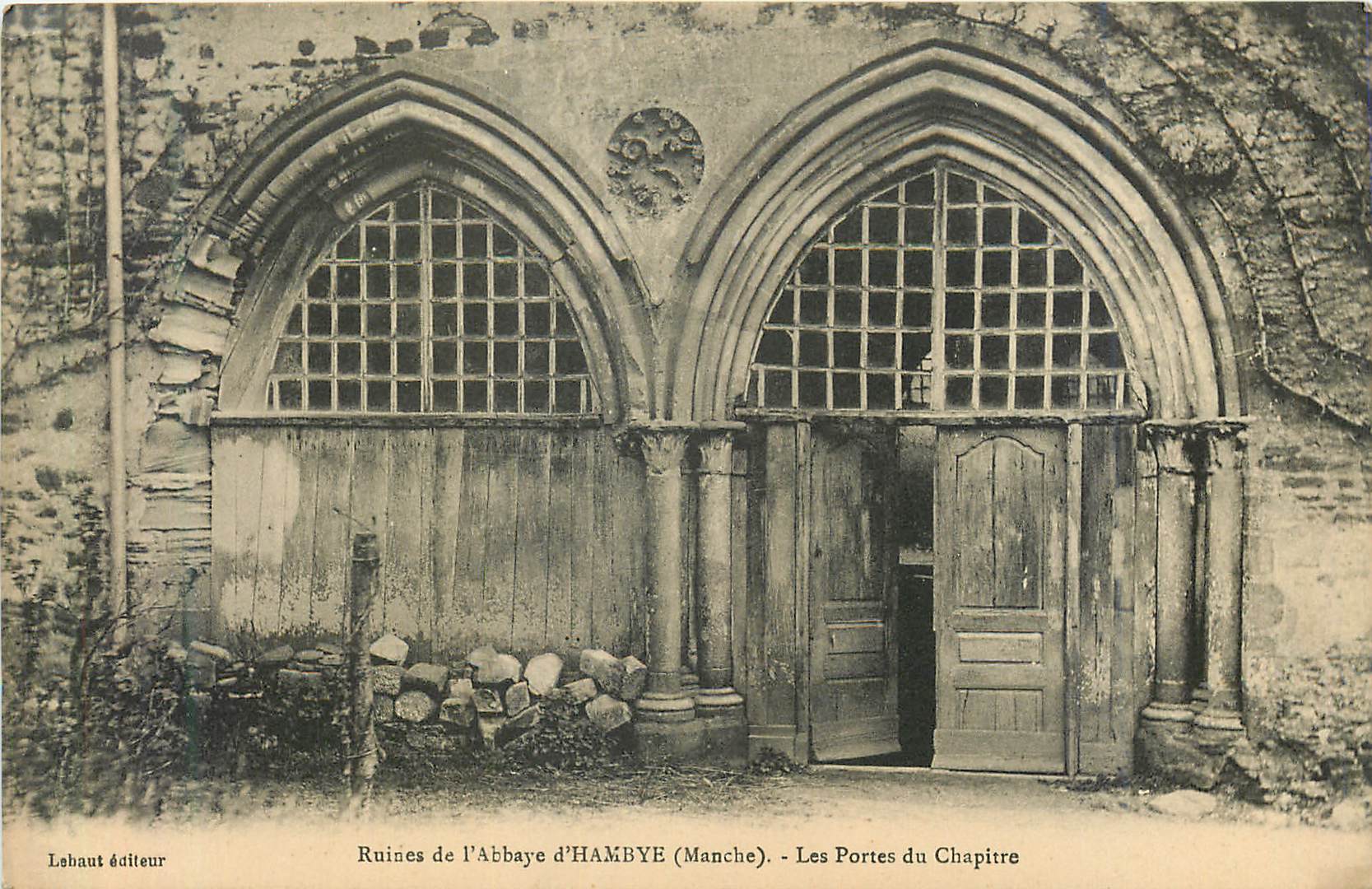 CPA Ruines de l Abbaye d Hambye Manche Les portes du Chapitre 